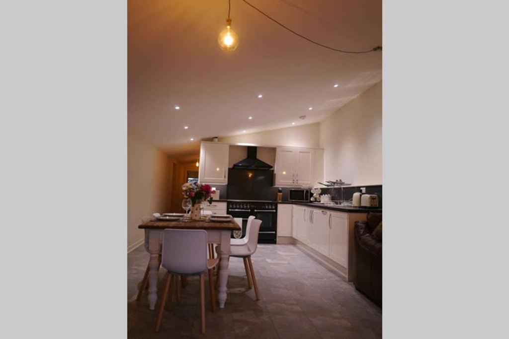 The Den Appartamento Frome Esterno foto